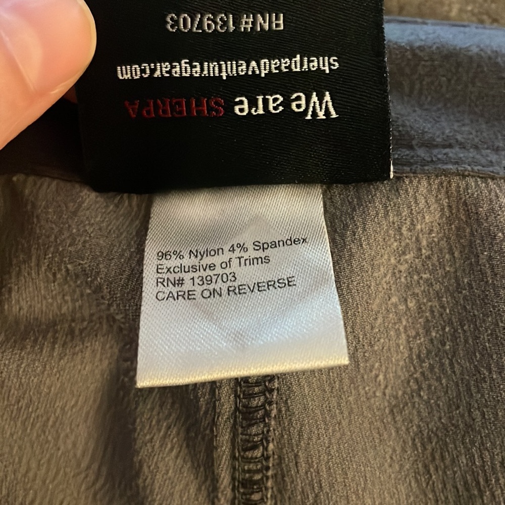 Sherpa Adventure Gear Gray Stretchy Shorts 32 - Picture 3 of 5